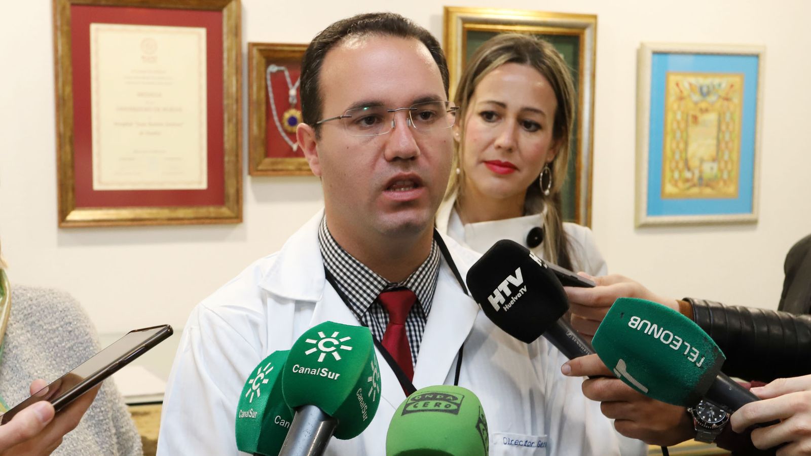 El director gerente del centro hospitalario José Luis Bonilla.