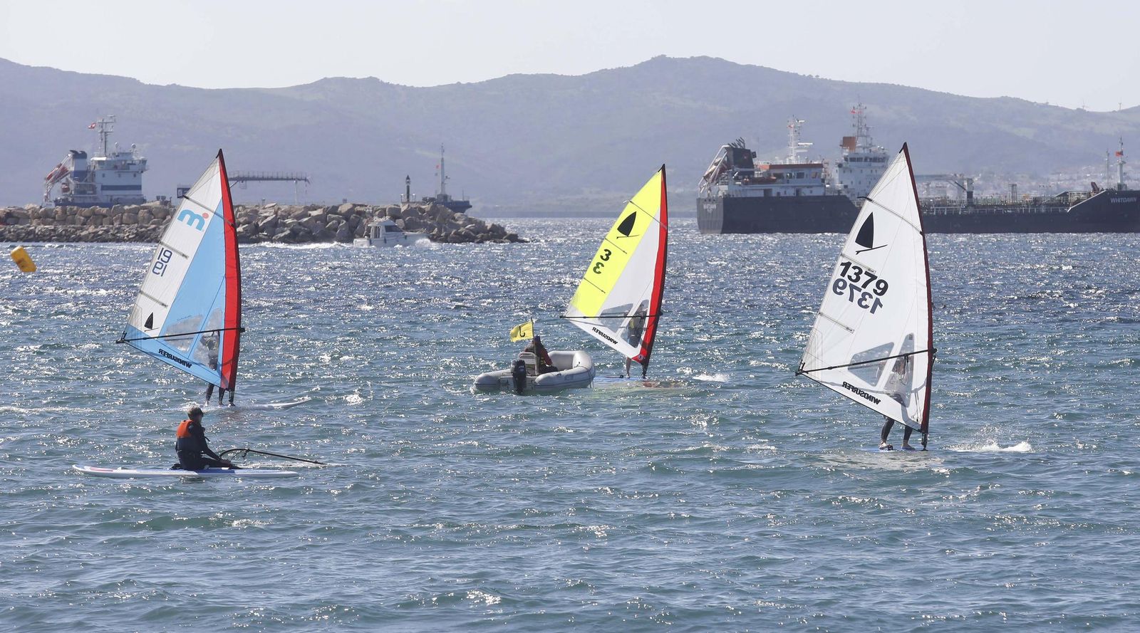Las fotos de la primera jornada de la Copa de Andalucía de la clase windsurfer en La Línea
