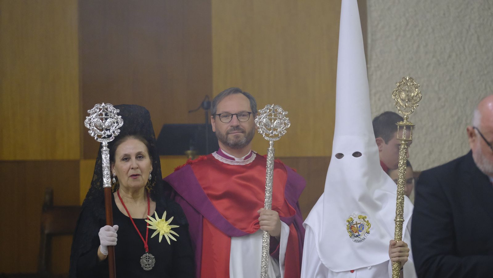 La Borriquita procesiona por las calles de Almería, en imágenes