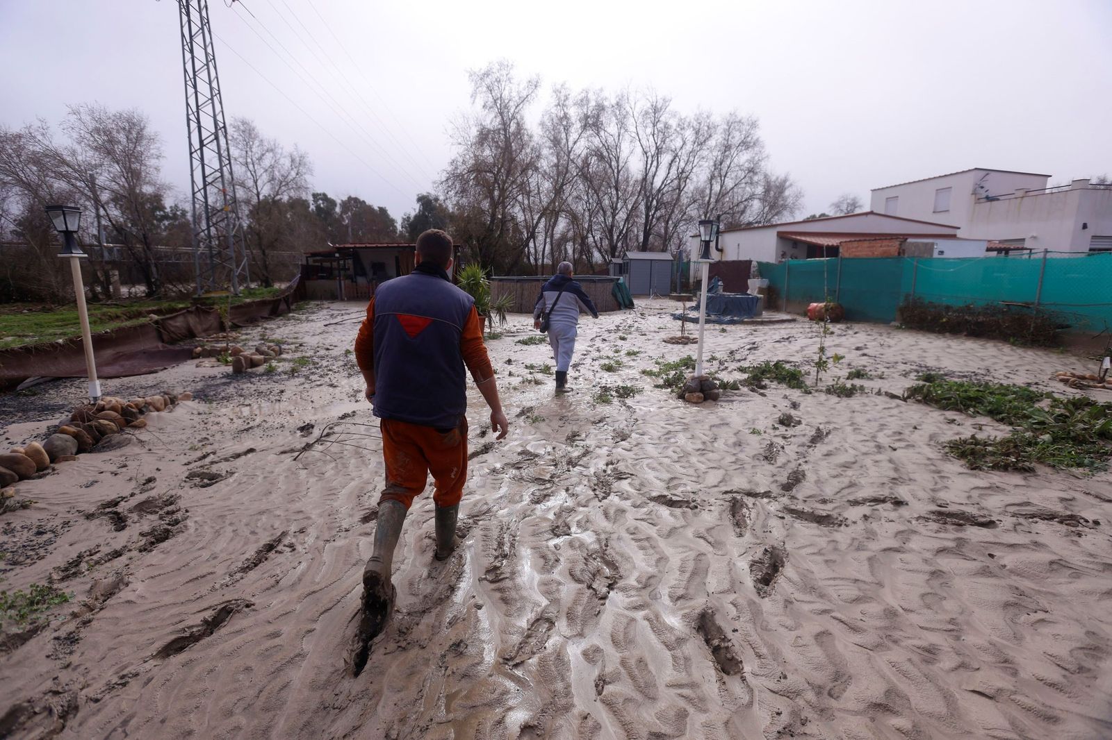 Limpieza en las parcelas de Córdoba tras el tren de tormentas