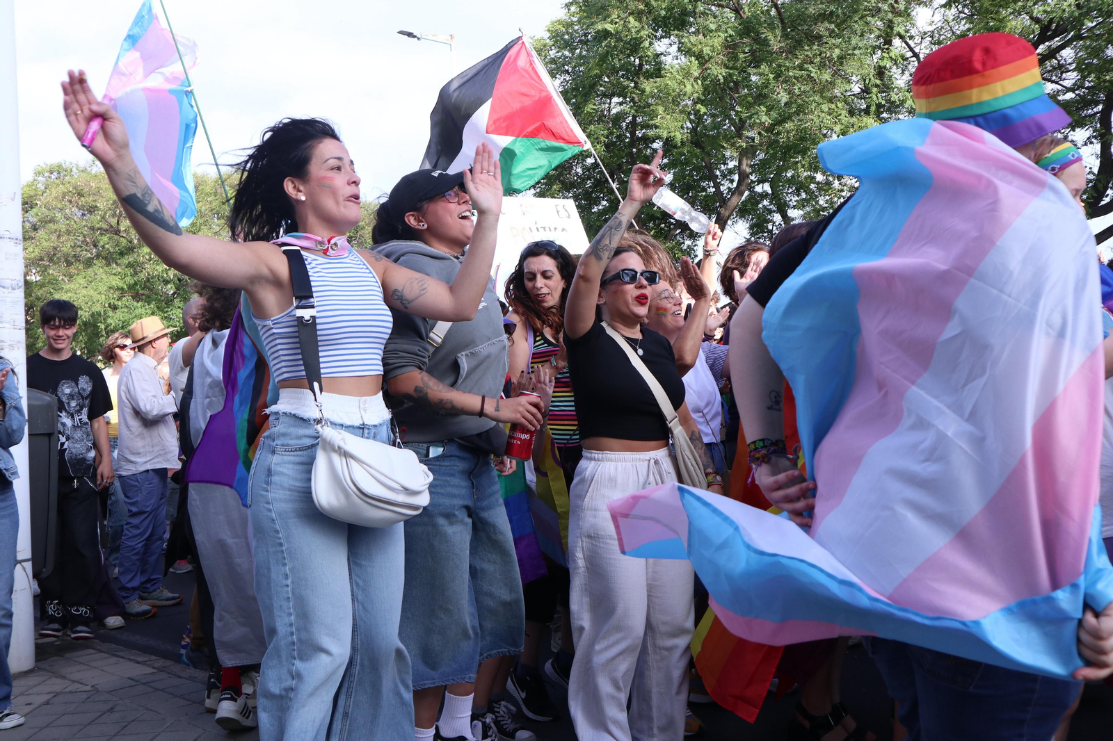 Las mejores imágenes de la manifestacióndel del Orgullo LGTBI en Huelva