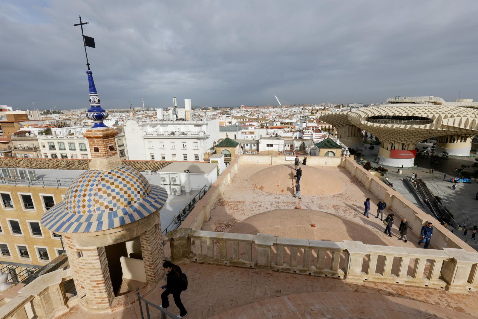 Las imágenes de la visita a las cubiertas de la Iglesia de la Anunciación