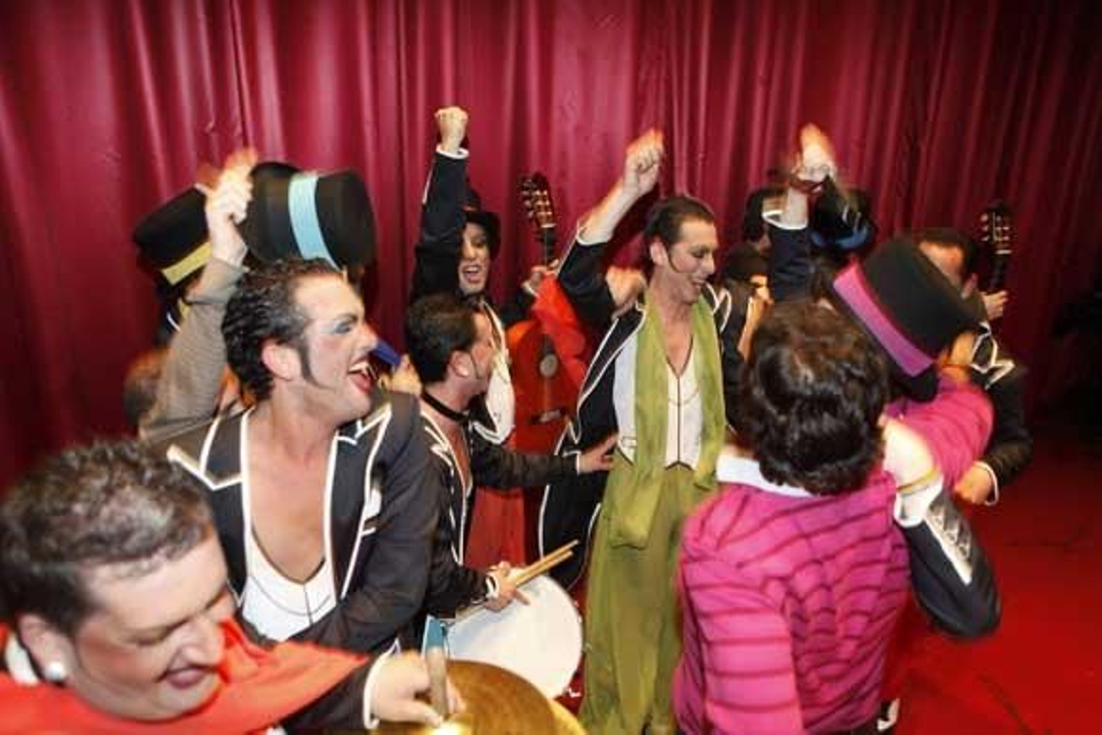 Comparsa 'Juana La Loca' (1º premio)

Foto: Julio Gonzalez-Jesus Marin-Lourdes de Vicente