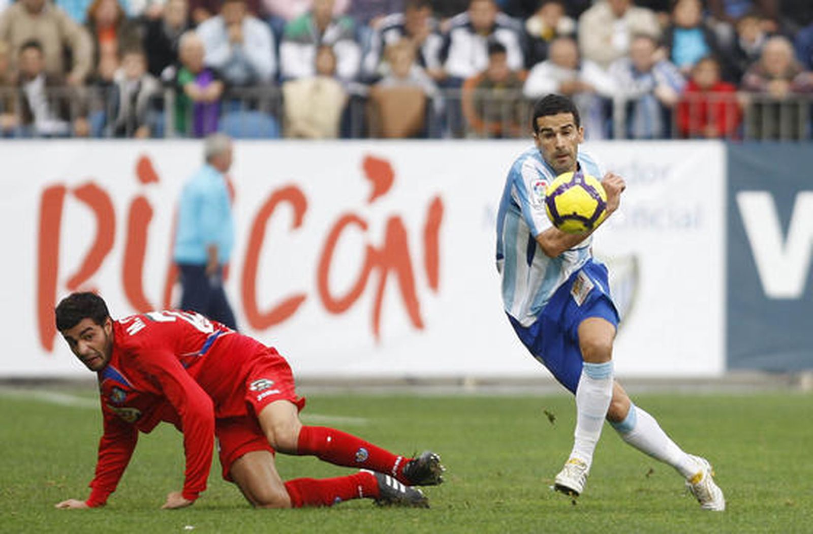 El Málaga respira tras su victoria en Liga ante el Getafe. / Sergio Camacho