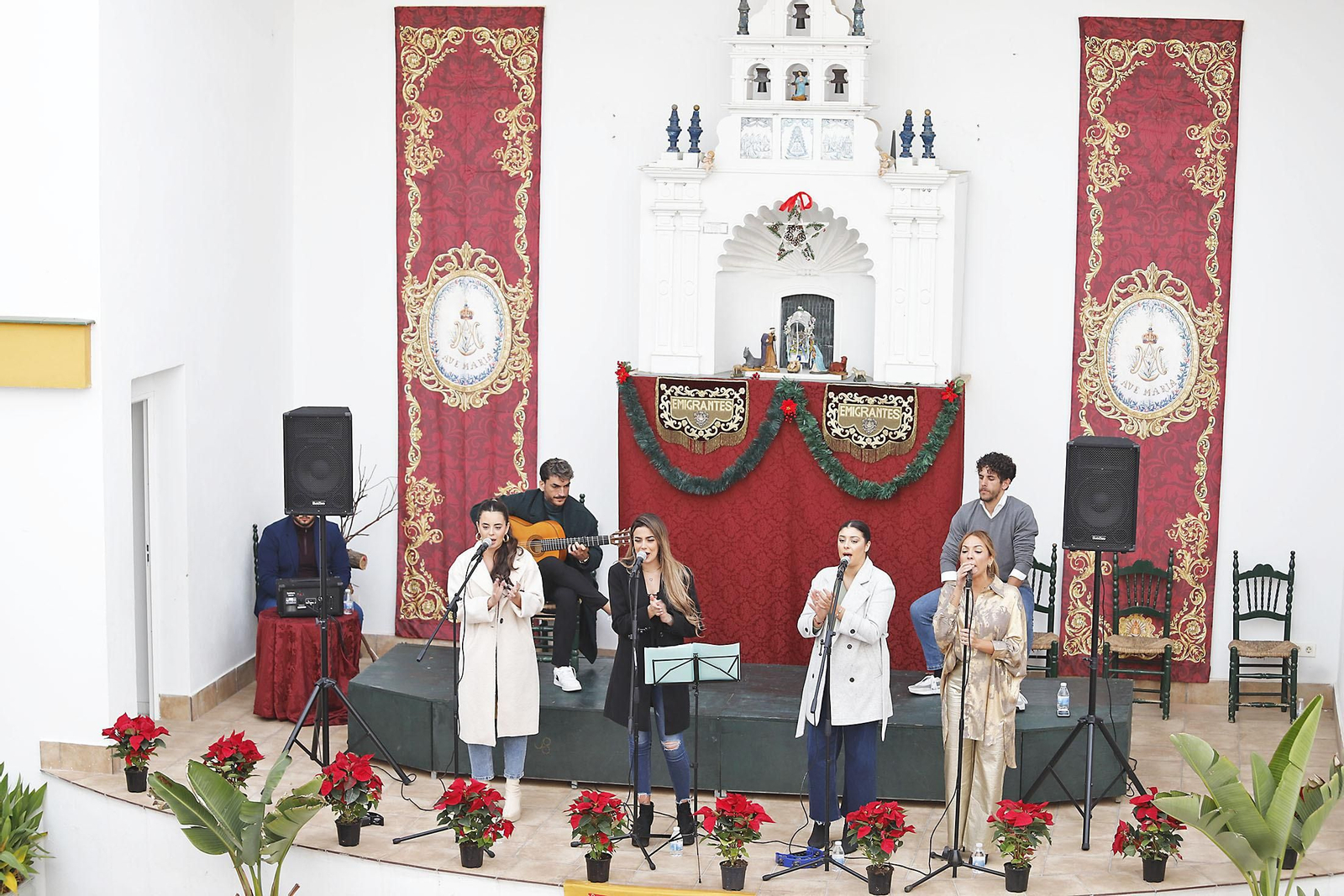 Imágenes de la zambomba en la Hermandad de Emigrantes