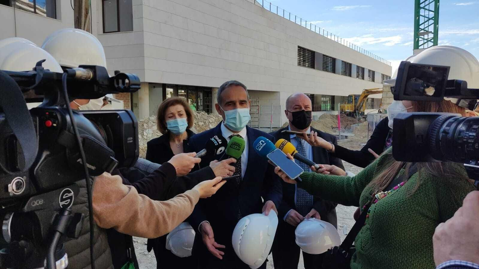 José Pacheco, durante su visita al nuevo edificio de la Seguridad Social en Jerez.