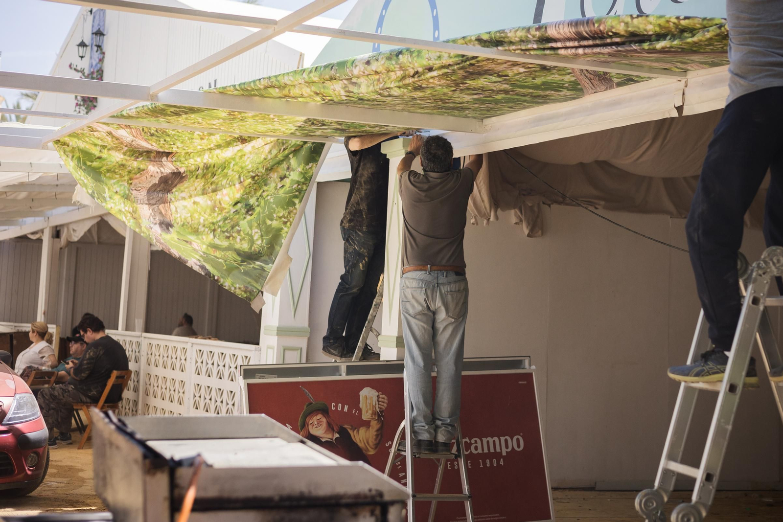 El inicio del desmontaje de la Feria de Jerez 2024, en imágenes
