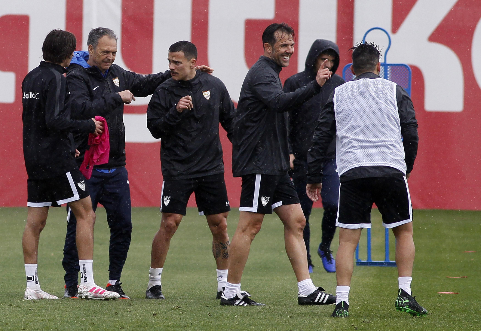 Primer entrenamiento del Sevilla FC tras anunciar Caparrós que tiene leucemia