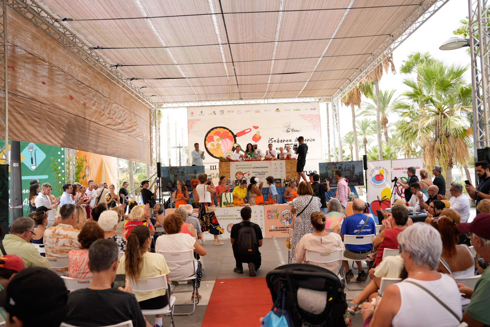 La Cofradía del Tomate y la semifinal del concurso gastronómico de la Feria de Almería, en imágenes