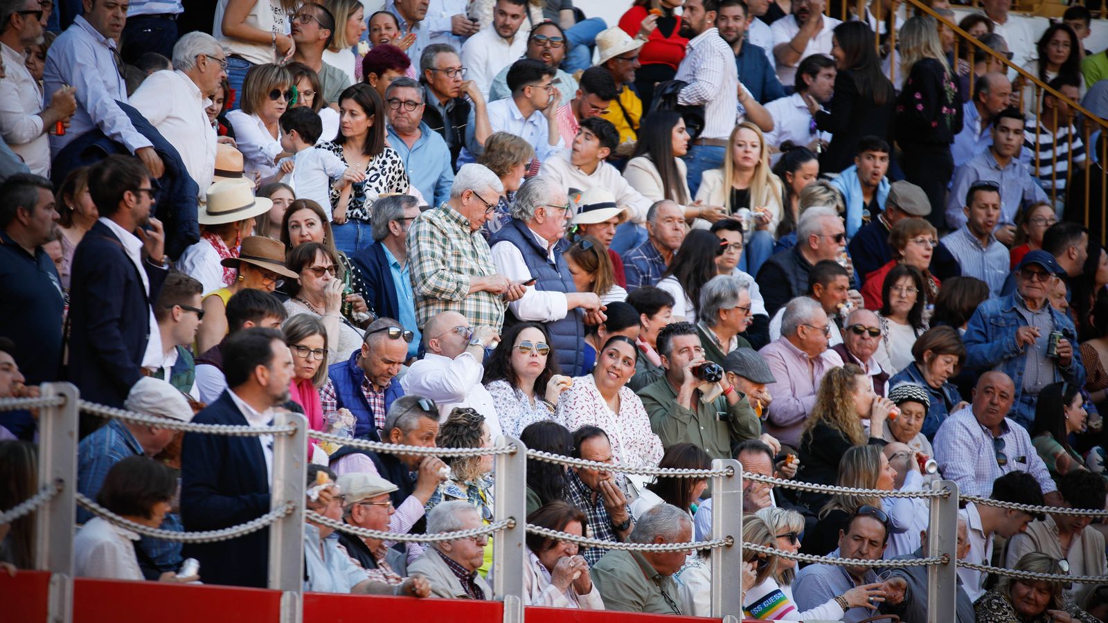 La plaza registró un gran ambiente taurino