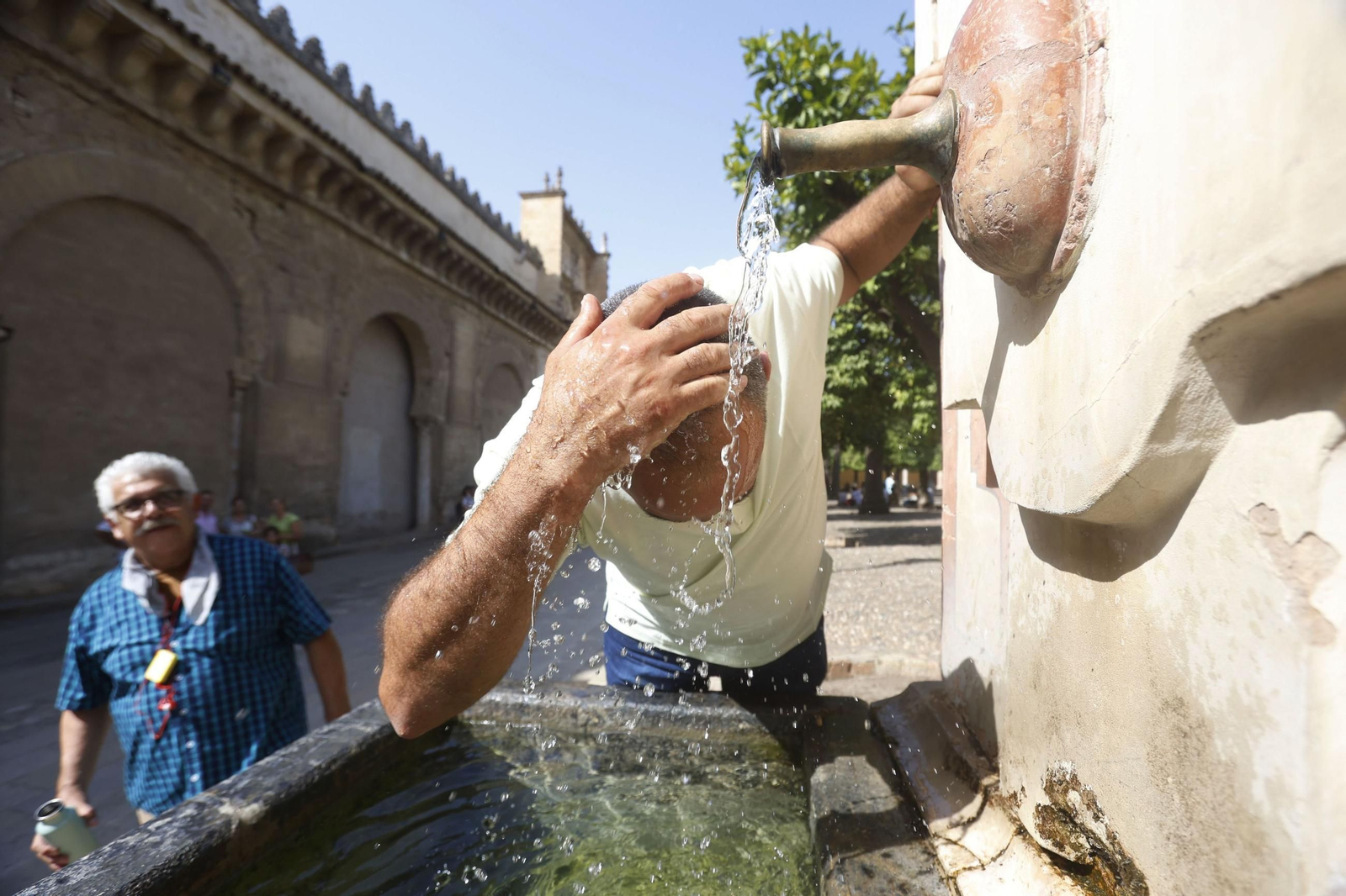 El turismo en Córdoba con aviso rojo por altas temperaturas, en imágenes