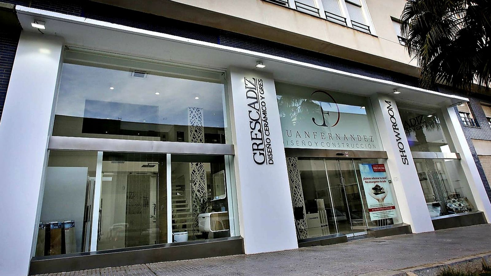 Showroom en la calle Retama.