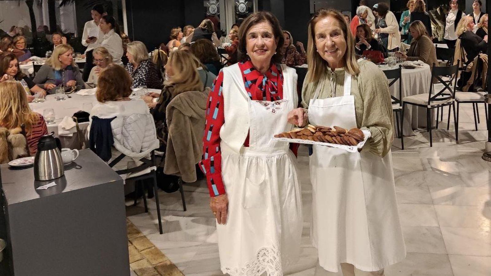 Las hermanas María de los Ángeles y Conchita García  de Vargas.