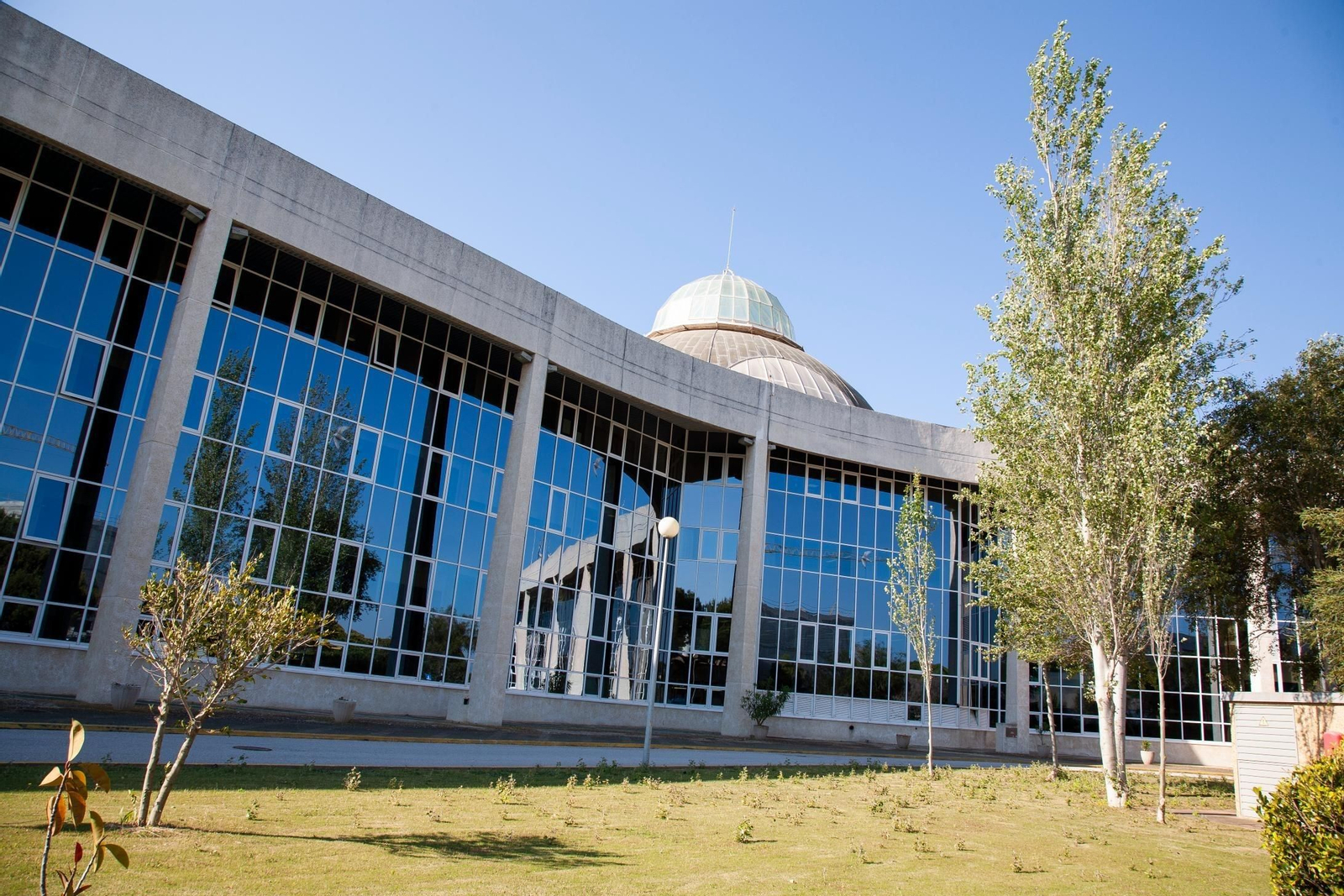 Edificio de la Facultad de Ciencias del Mar y Ambientales de la UCA.