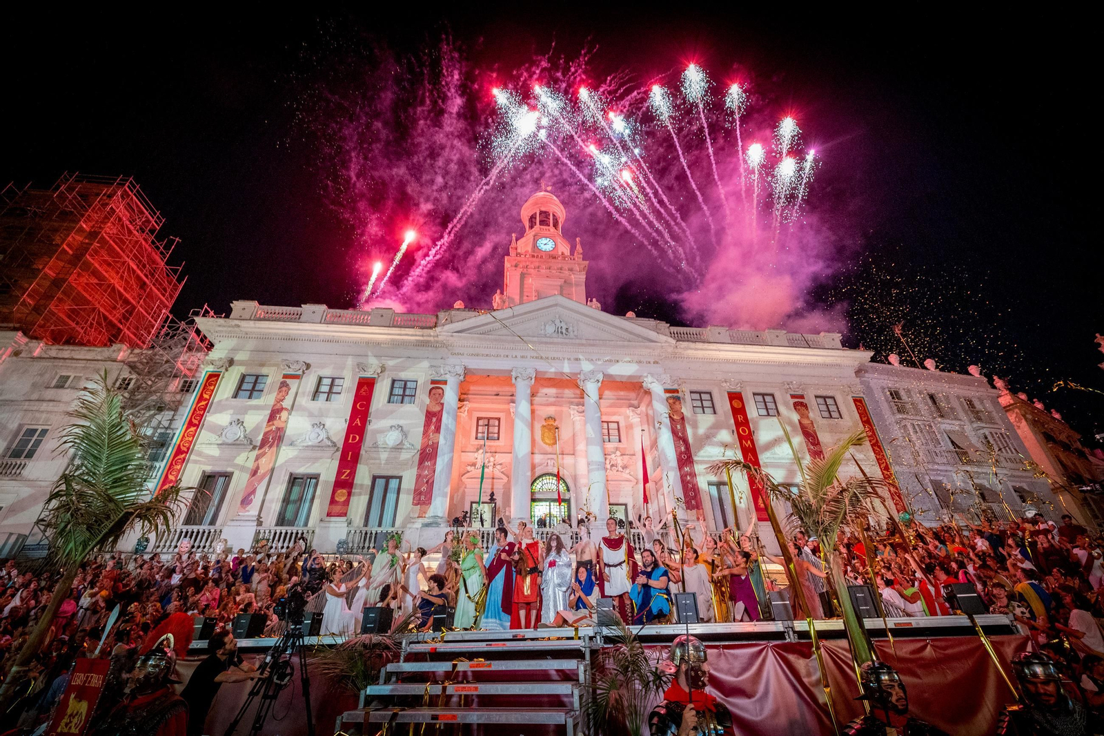 Las imágenes de Gades Romana 2025: la comitiva y el espectáculo inaugural en Cádiz