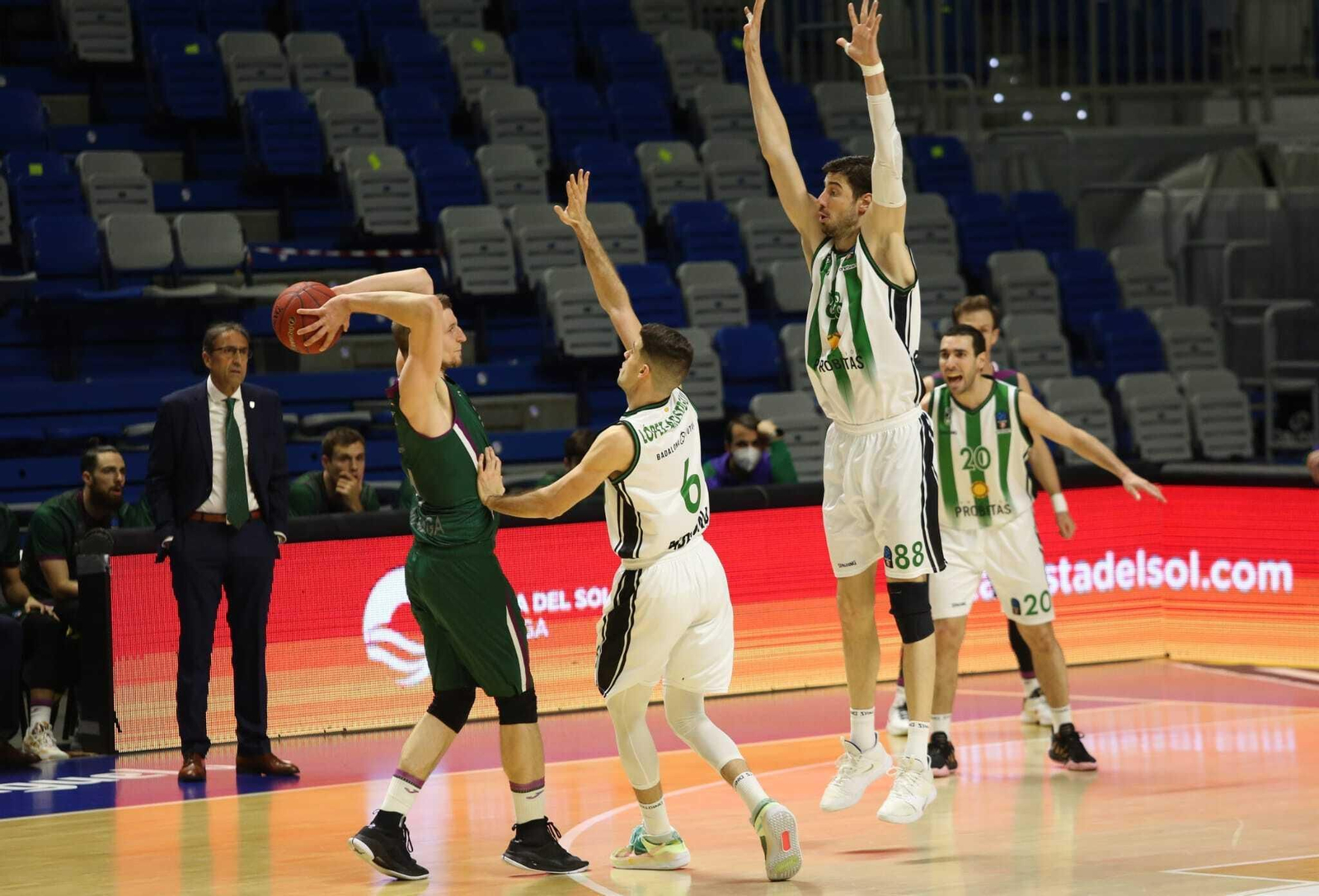 Las fotos del Unicaja - Joventut del Top 16 de Eurocup