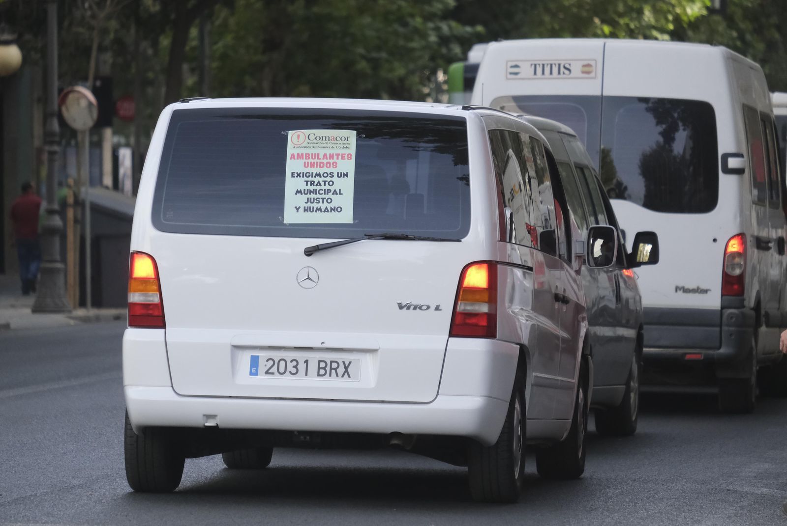 Las protestas del comercio ambulante colapsan el centro de Córdoba, en imágenes