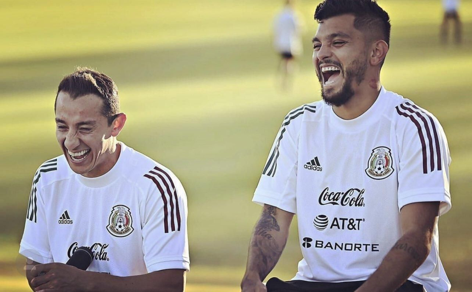Andrés Guardado y 'Tecatito' Corona durante una concentración con la selección mexicana