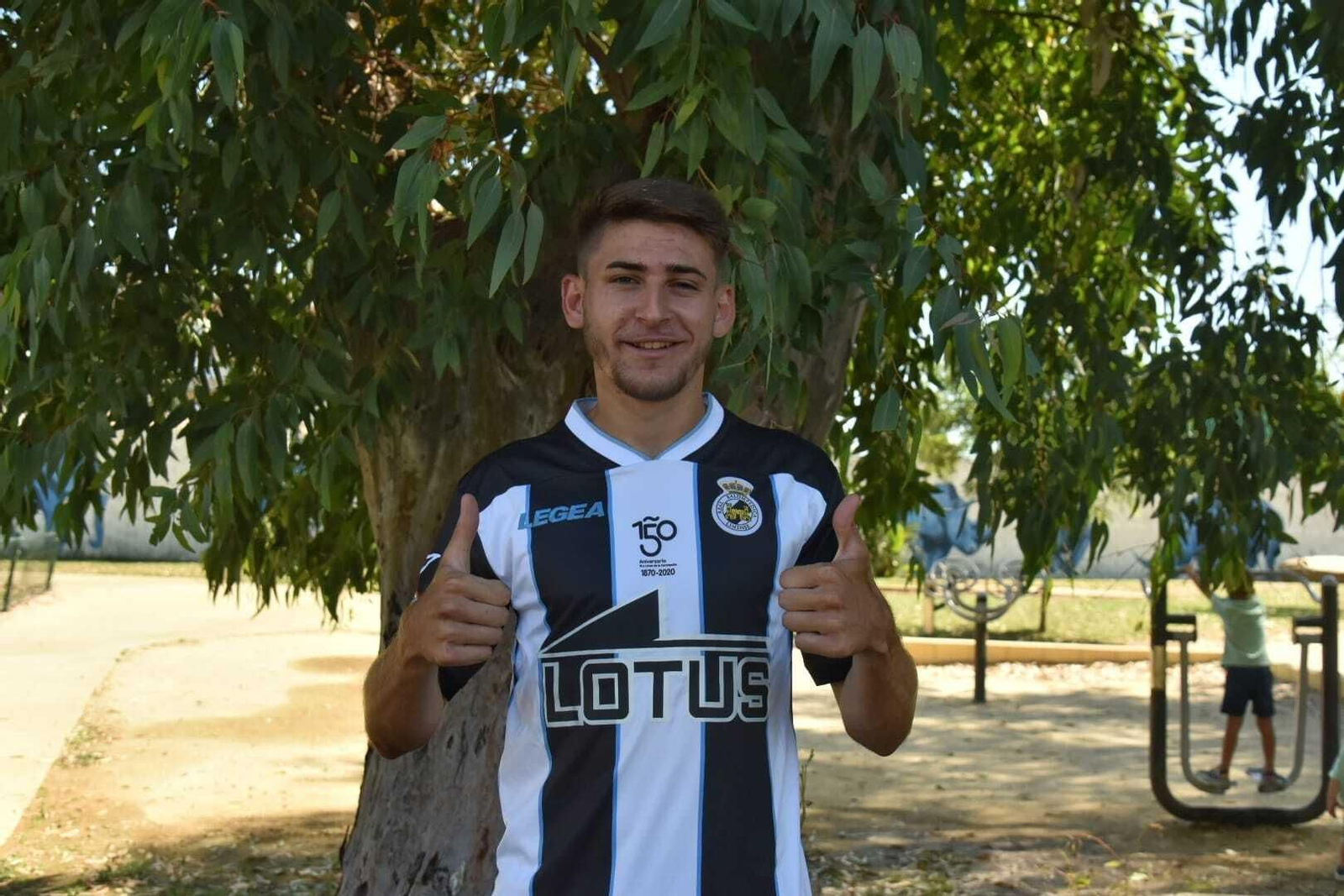 Andrés García, con la camiseta de la Real Balompédica Andrés García, con la camiseta de la Real Balompédica