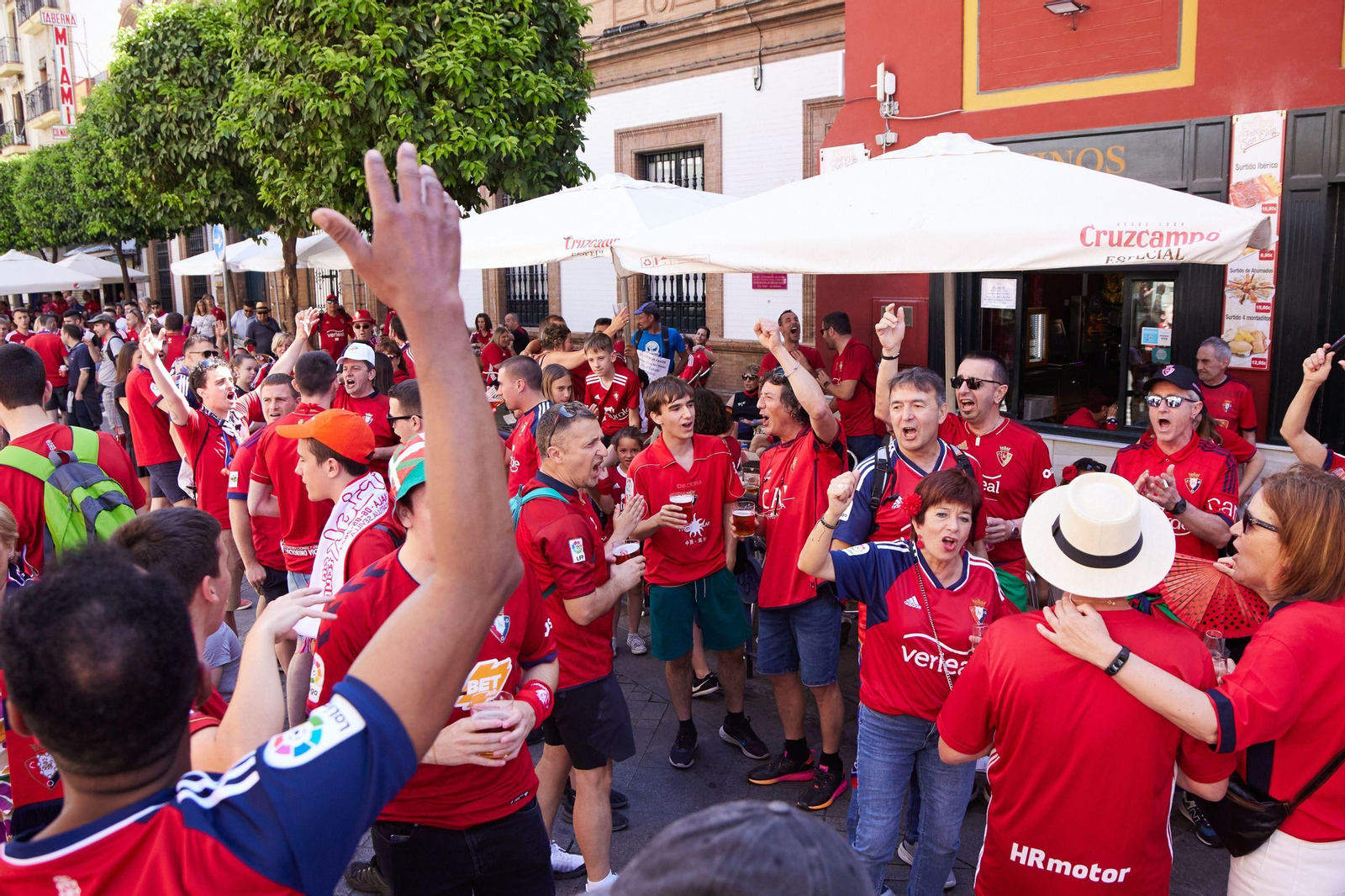 Las fotos de aficionados de Real Madrid y Osasuna el día de la final de Copa en Sevilla