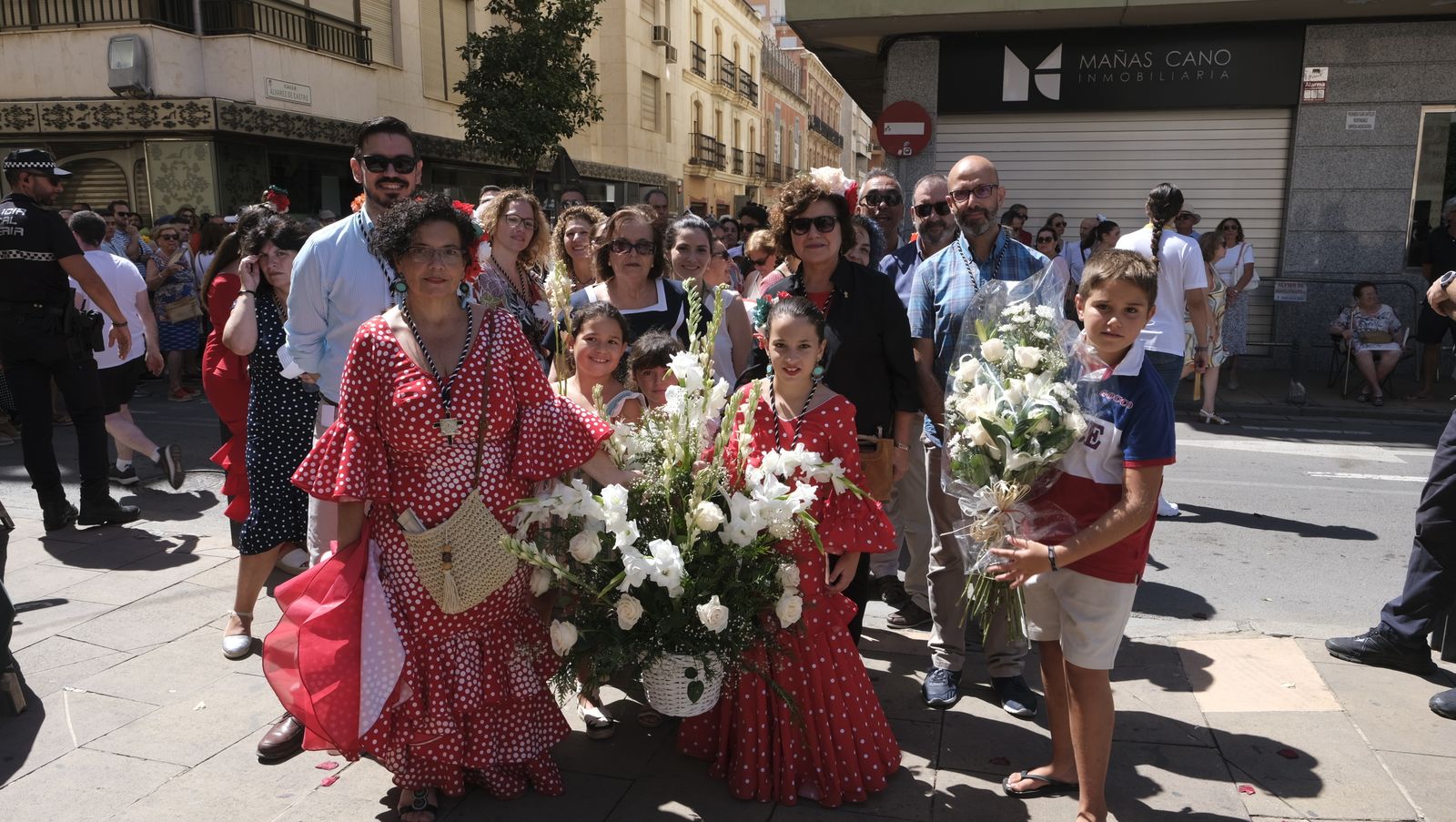 Imágenes de la ofrenda floral a la Virgen del Mar. Feria de Almería 2022