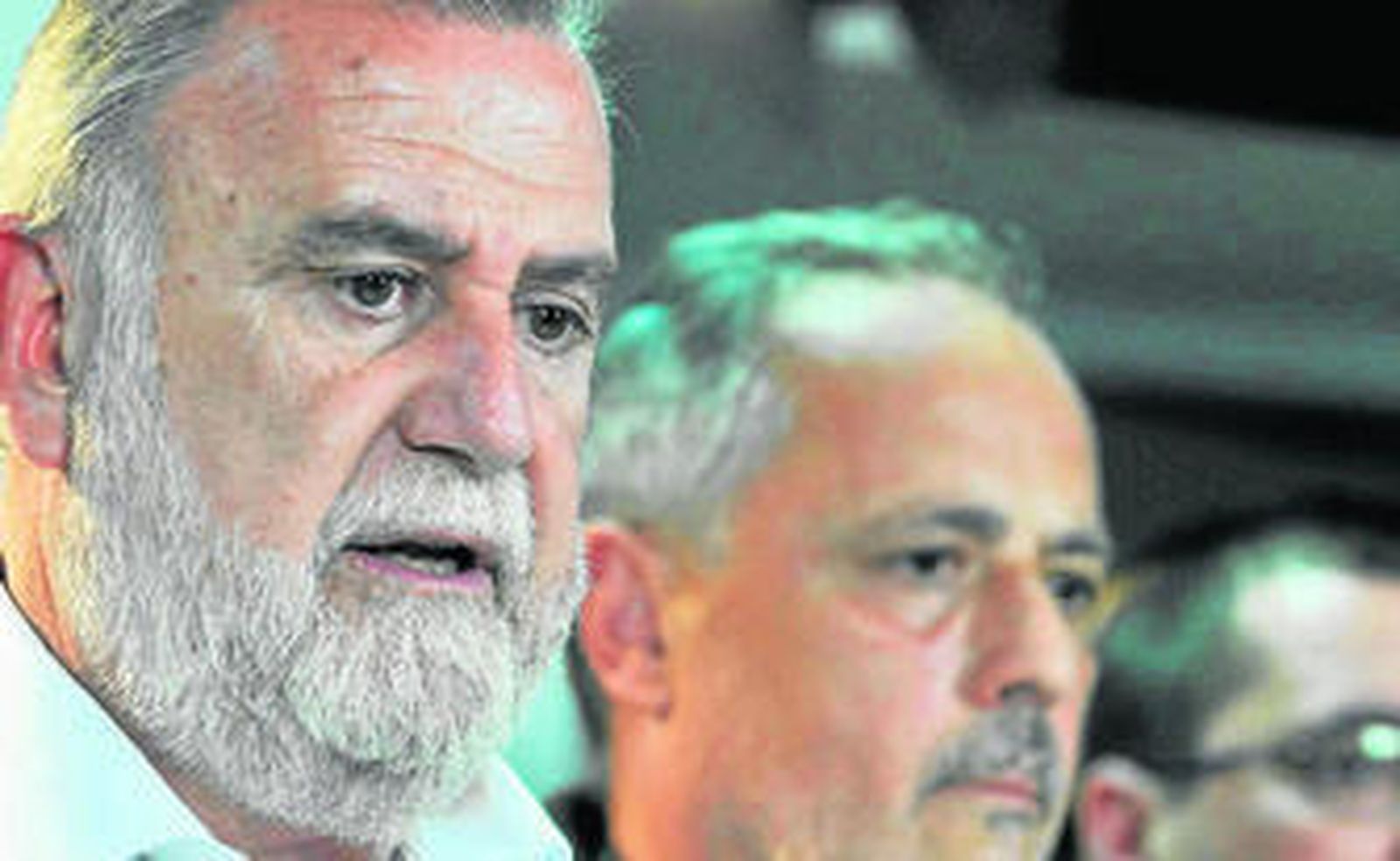 Torrijos y José Manuel García (número 3) durante su comparecencia la noche electoral.