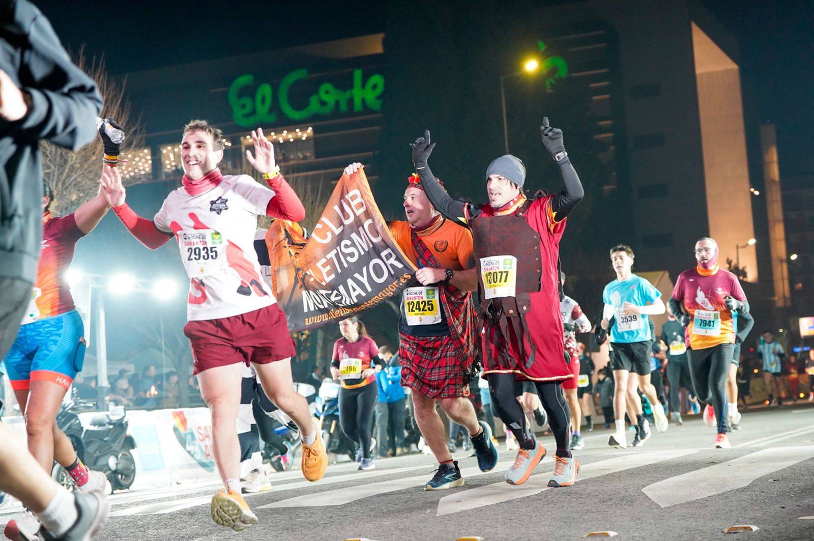 En imágenes: búscate en tu llegada a meta de la Carrera de San Antón 2026 (15)