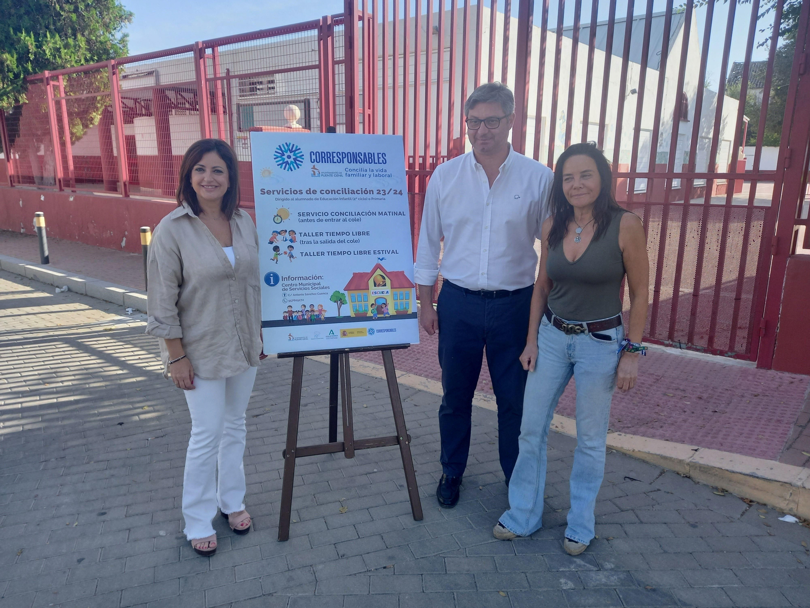 El alcalde de Puente Genil, en el centro, en la presentación del Plan Corresponsables.