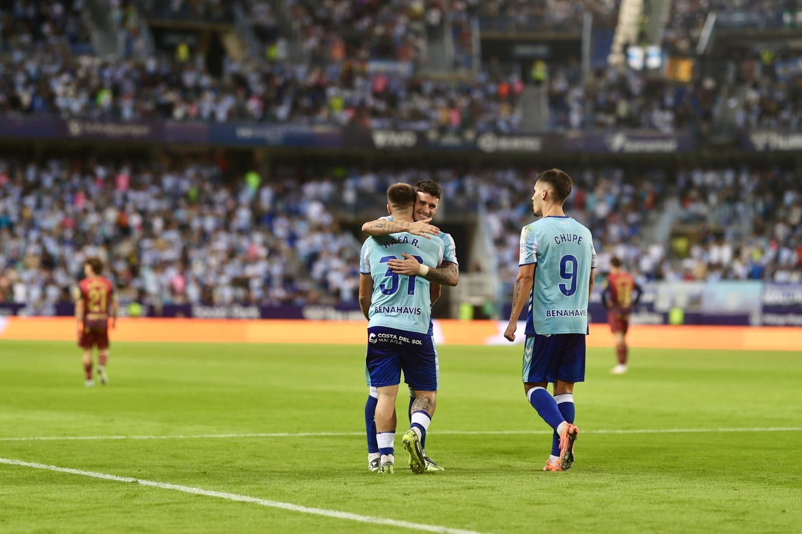 Rafa celebra con Murillo y Chupete el 3-0 ante el Dépor.