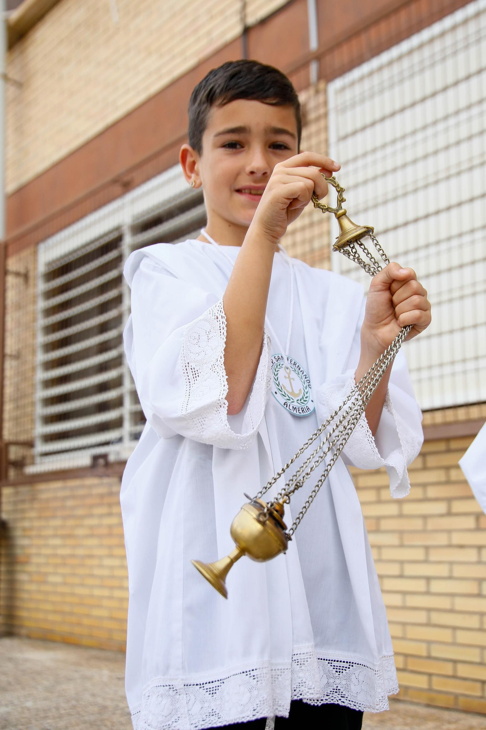 Las imágenes del CEIP San Fernando de El Zapillo de la ciudad de Almería en procesión en el viernes de dolores