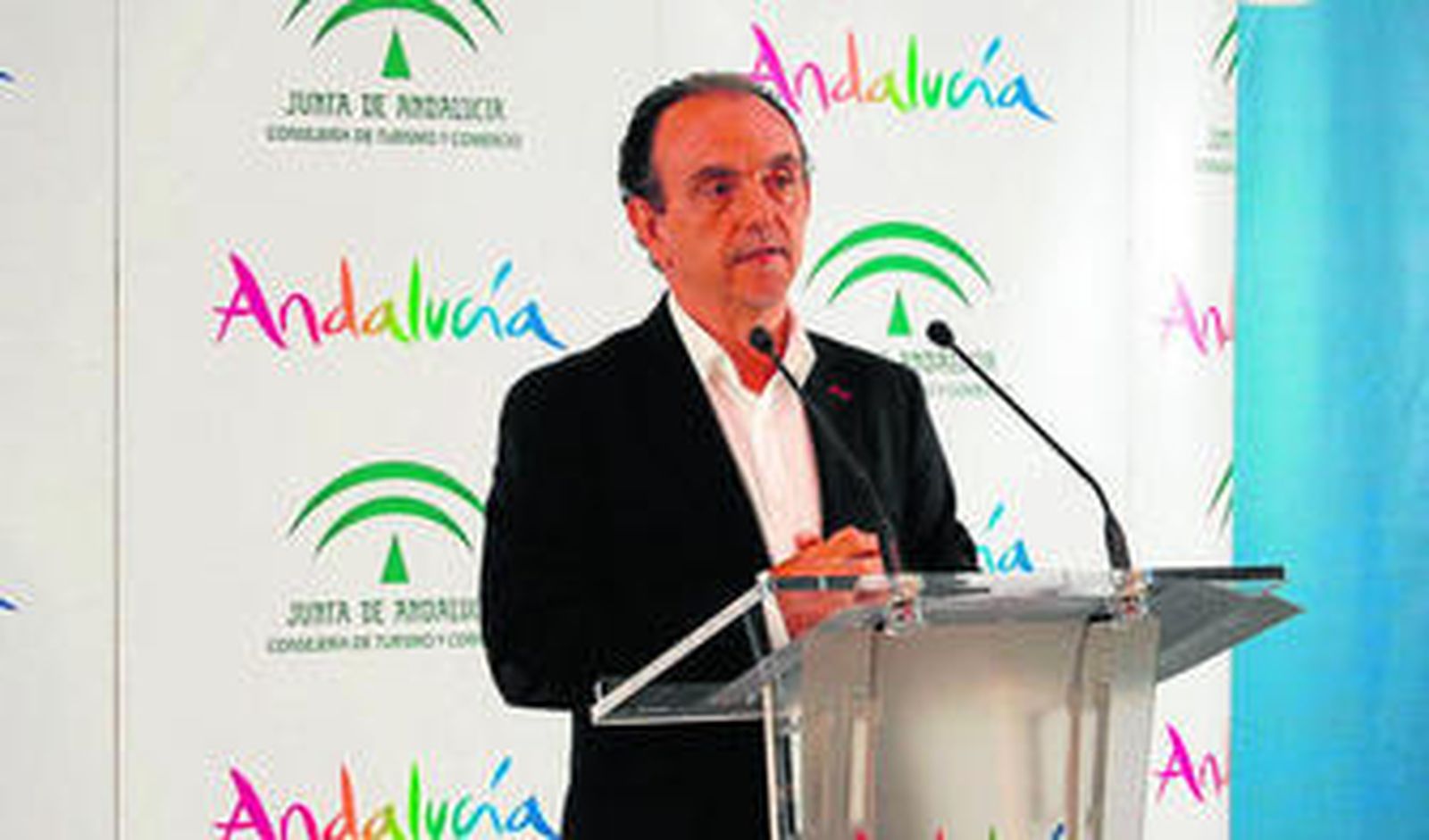 El consejero de Turismo, Rafael Rodríguez, ayer, en la sede de Turismo Andaluz.