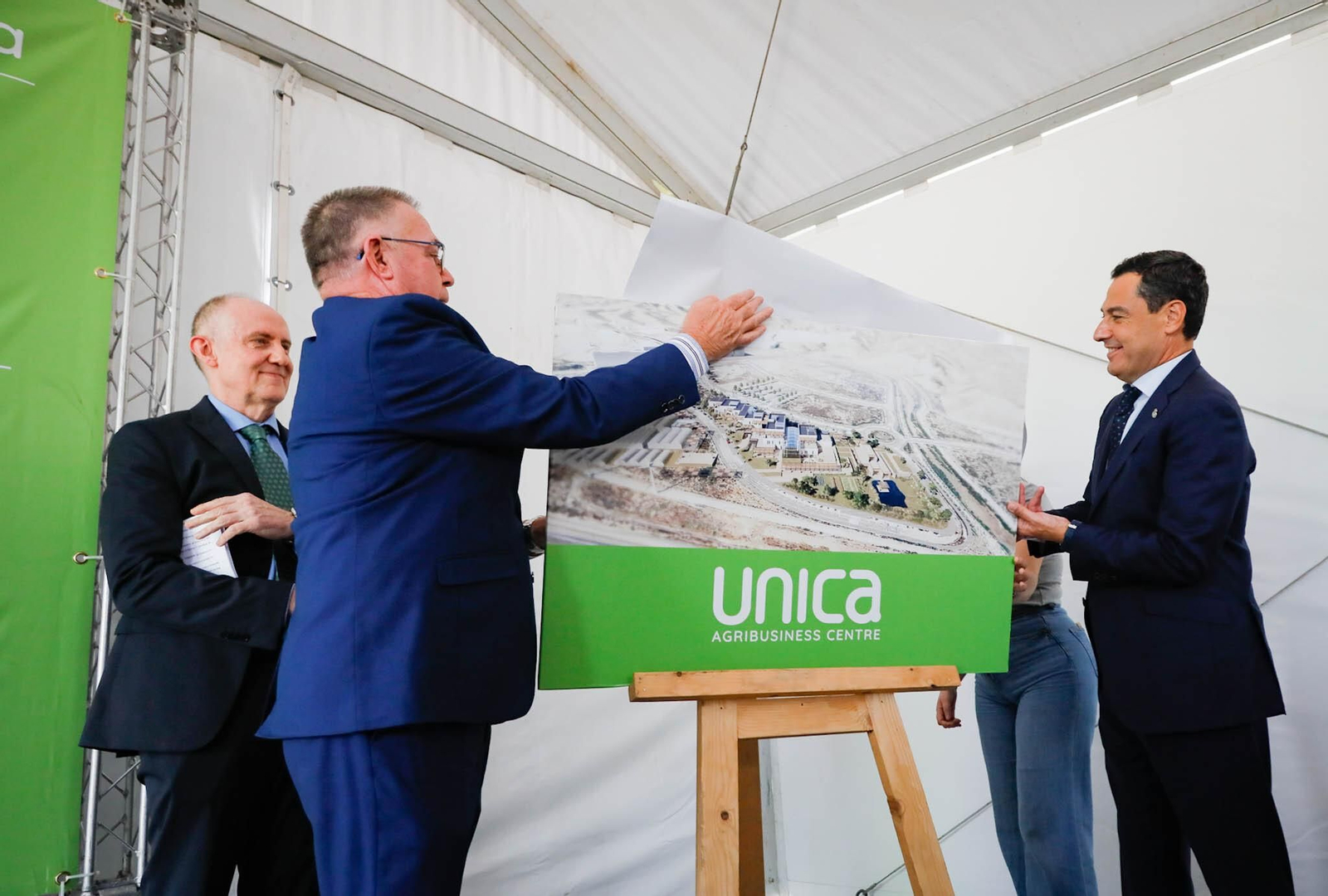 Así ha sido la colocación de la primera piedra del Unica Agribusiness Centre de Almería