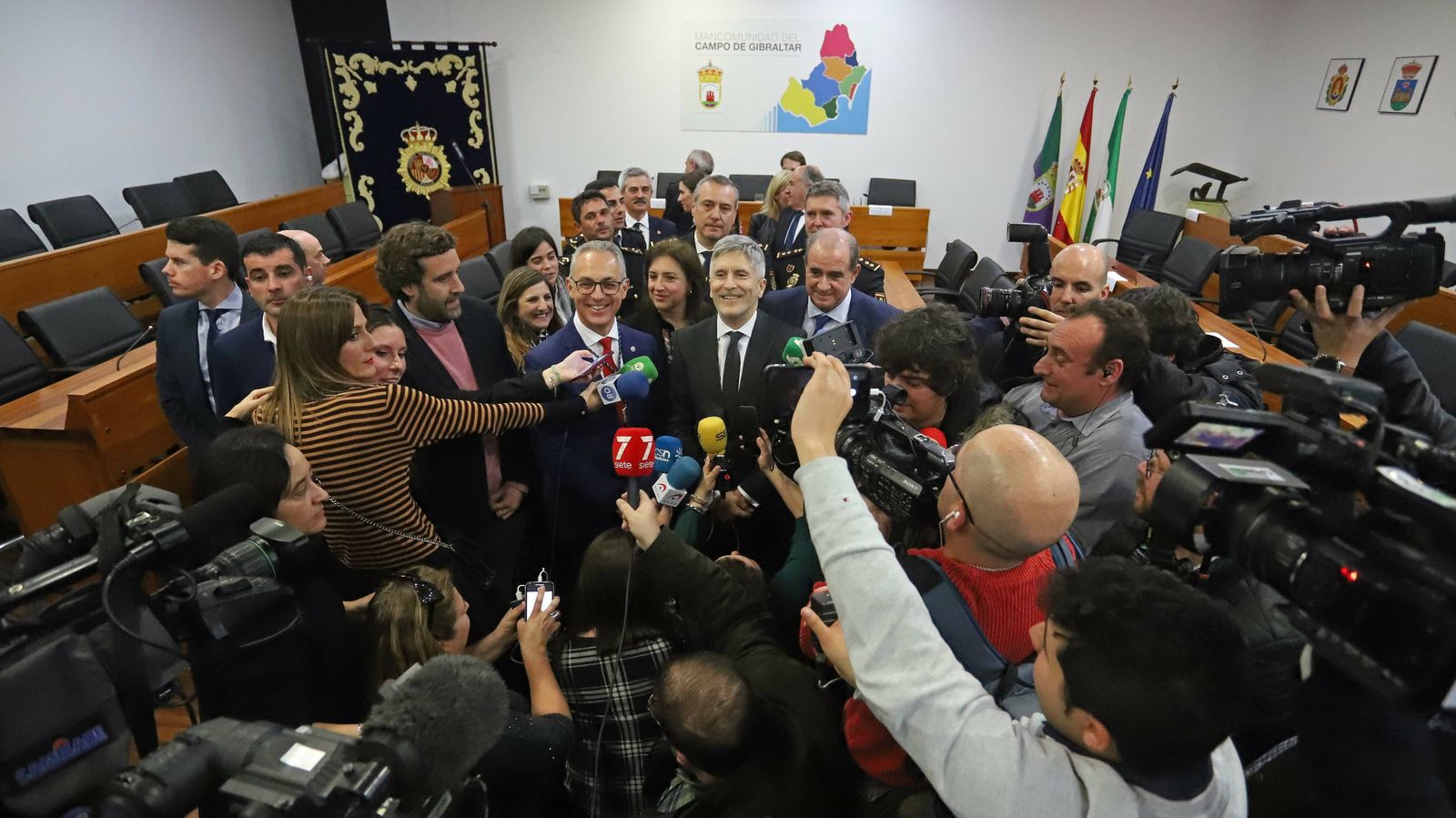 Fotos del acto de entrega de la Medalla de la Mancomunidad a la Policía Nacional