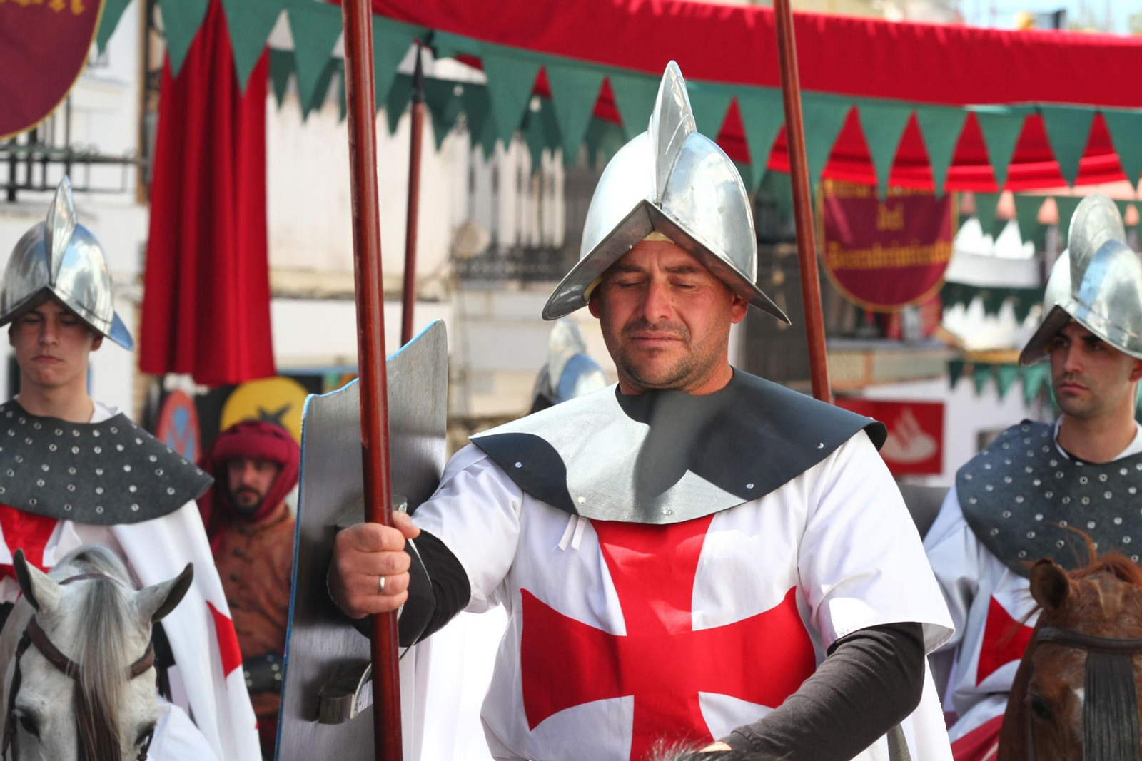 Imágenes del desfile de la XIX Feria Medieval del Descubrimiento, en Palos de la Frontera