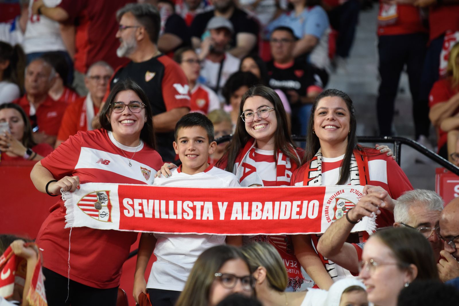 Búscate en la celebración del Sevilla, en el Sánchez-Pizjuán