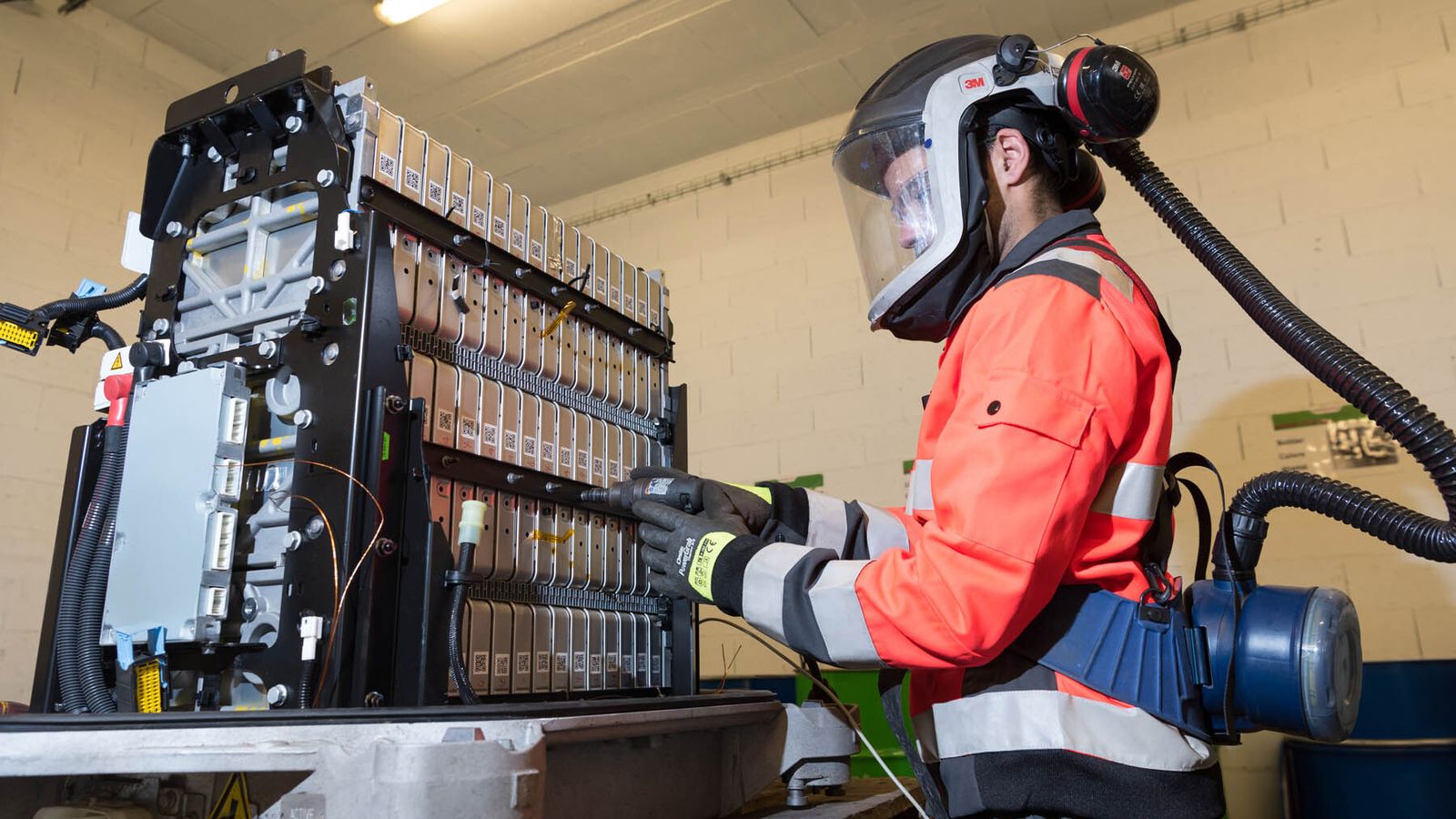Una menor degradación redundaría en la reducción de los procesos de reciclado, si bien hoy se están alcanzando prácticamente reutilizaciones del 100 por ciento de los componentes esenciales de la baterías.