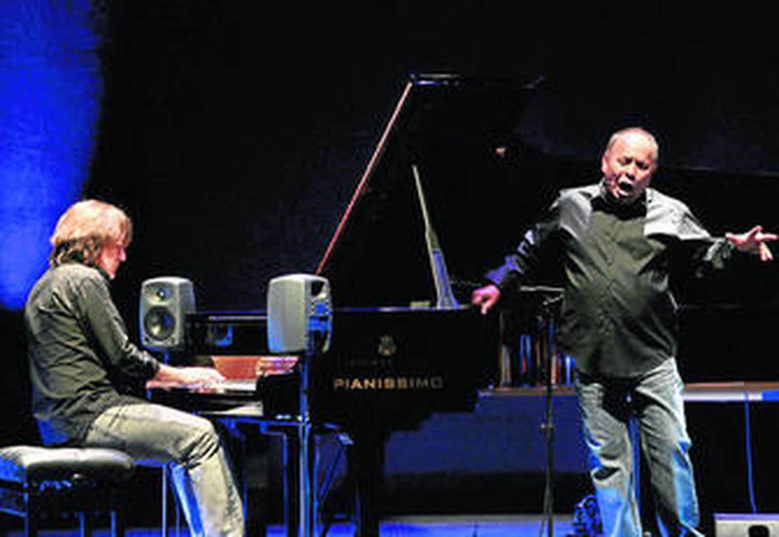 El Pele interpreta, acompañado por Dorantes, uno de los temas del repertorio de 'Sin muros!'.