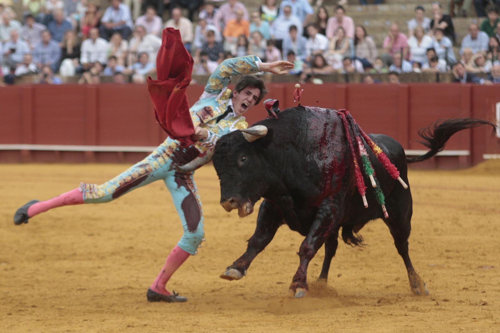 Las imágenes de la decimosexta de abono de La Maestranza