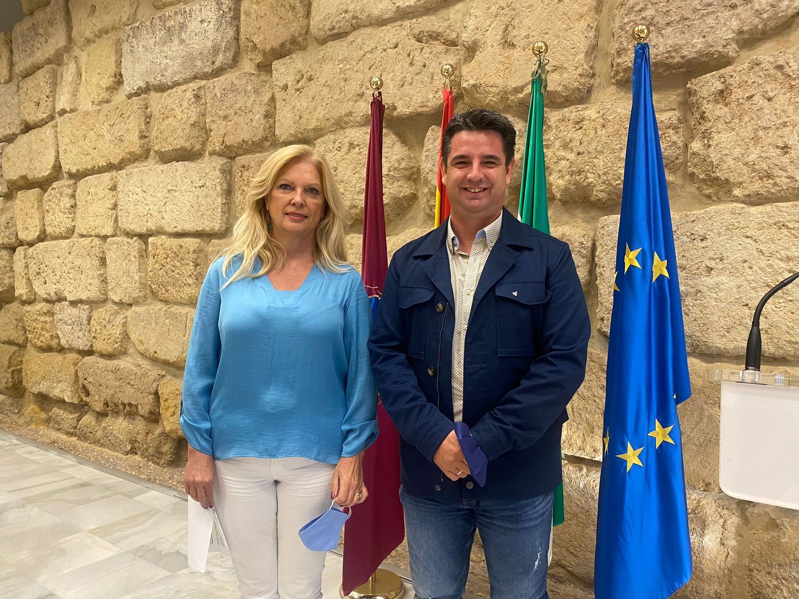 Cristina Pedrajas y Pedro García, en el Ayuntamiento.