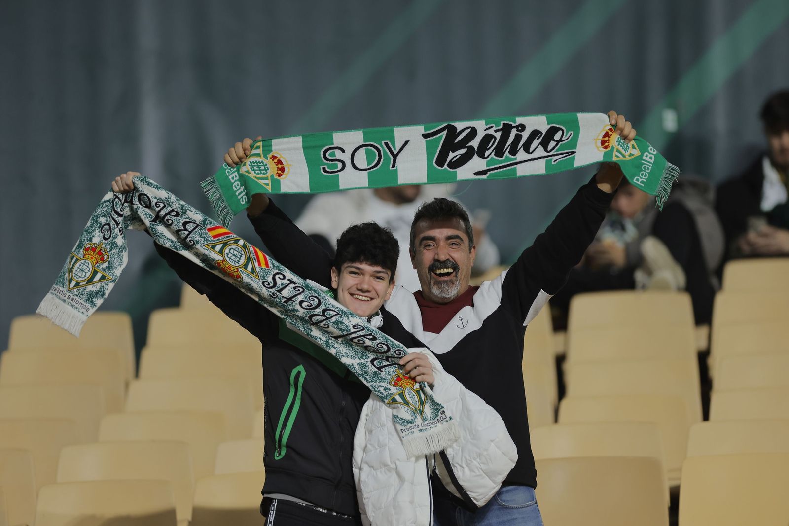 Buscate en las fotos del Betis - Feyenoord