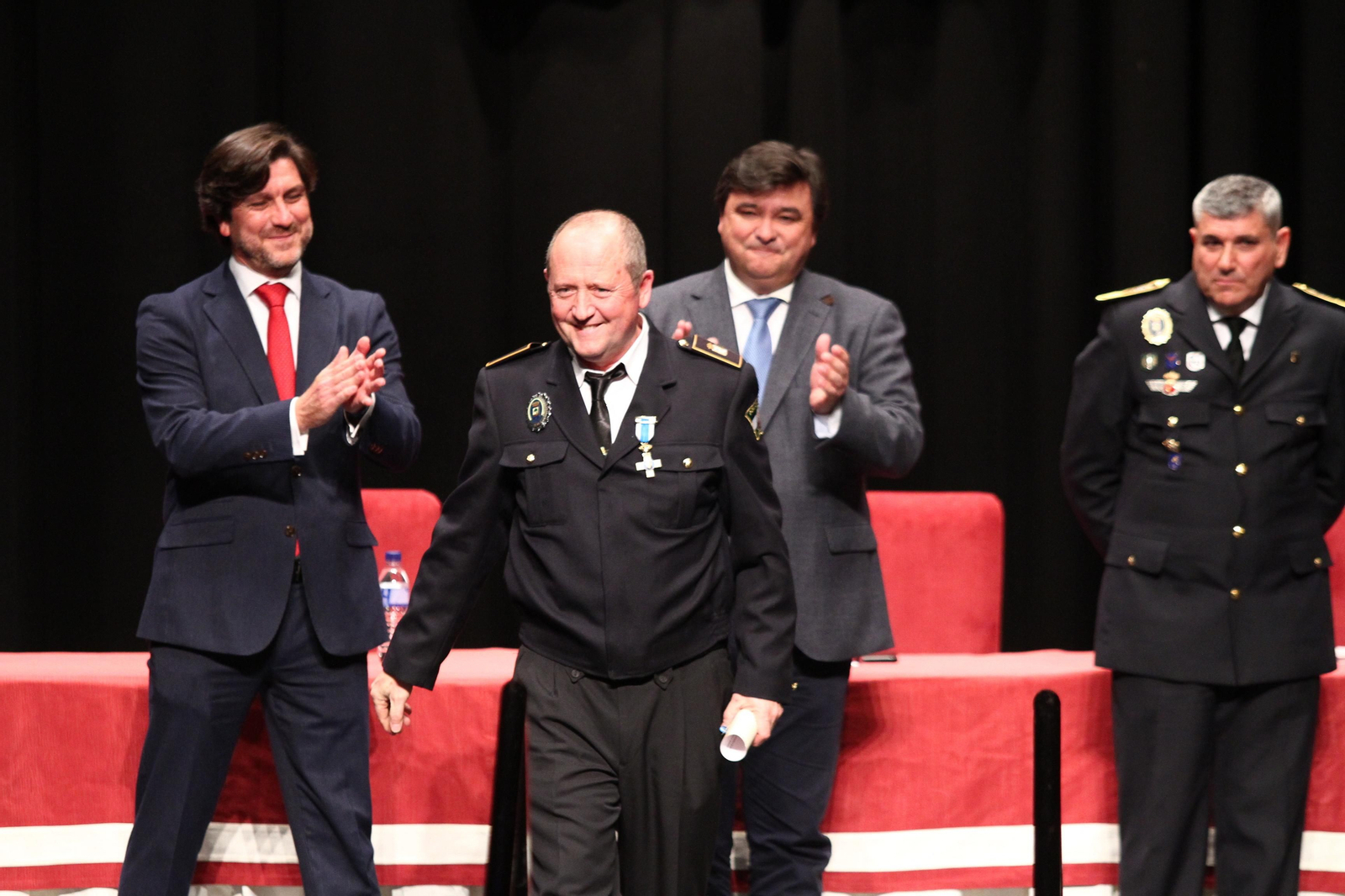 La policía Local entrega las medallas en el día de su patrón