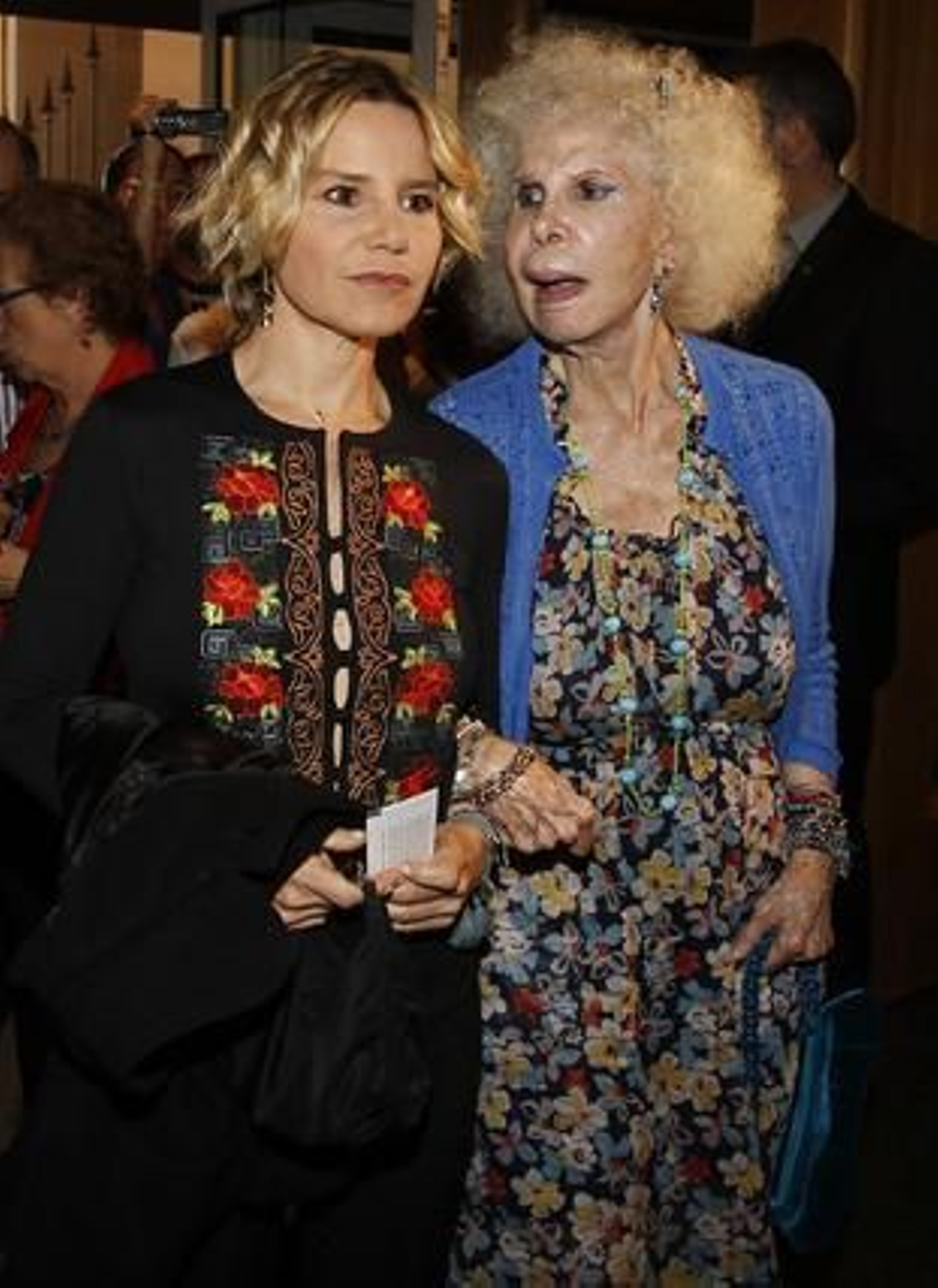 La duquesa de Alba y su hija. / A. Pizarro · V. Hidalgo