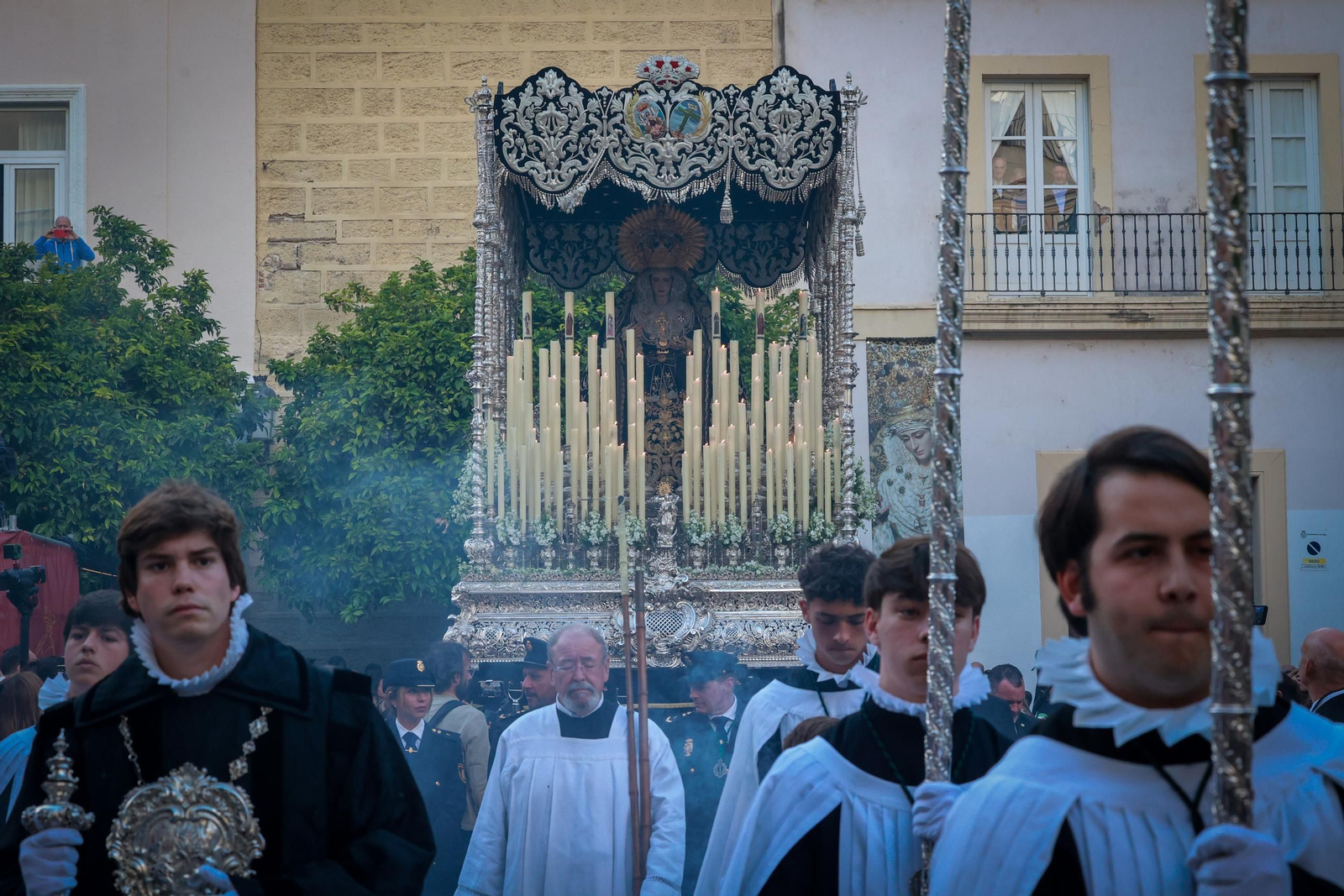 Imágenes de la salida de Vera Cruz en la Semana Santa de Cádiz 2025