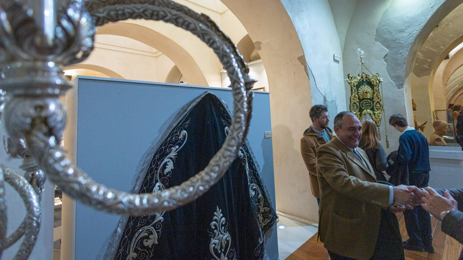 Inaugurada la muestra 'Dei Craft': San Fernando muestra su patrimonio cofrade