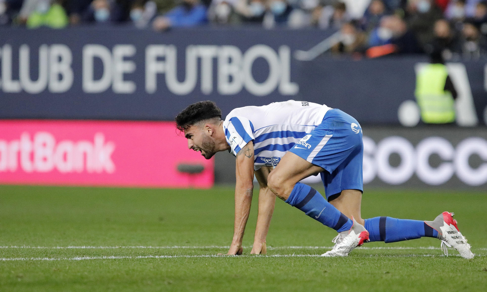 Juande se levanta del suelo en el Málaga CF - Ibiza. Juande se levanta del suelo en el Málaga CF - Ibiza.