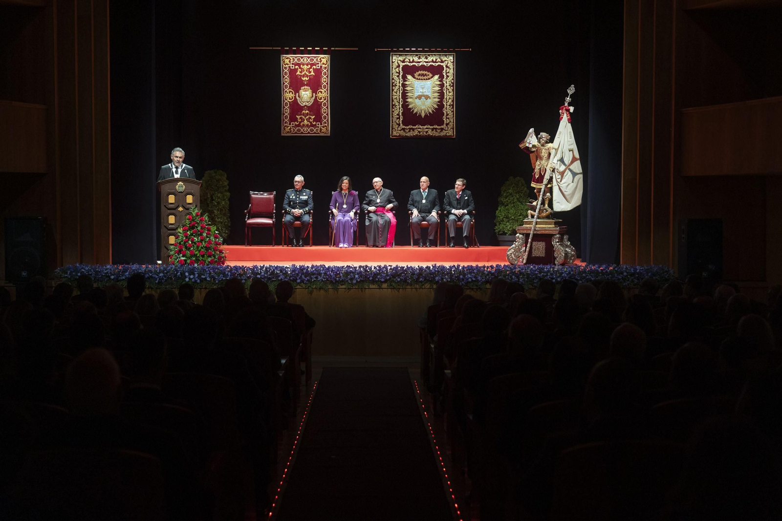 Imágenes del pregón de Semana Santa y besamanos en San Fernando el Domingo de Pasión