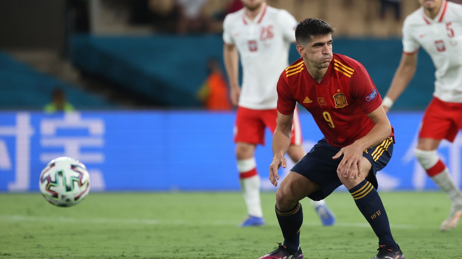 Gerard Moreno resopla tras fallar el penalti.