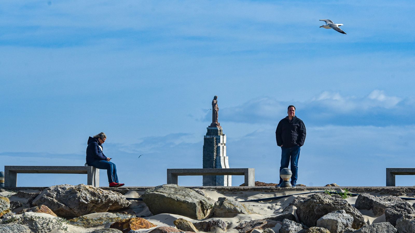 Ambiente en el puente de la Inmaculada en Tarifa, en imágenes