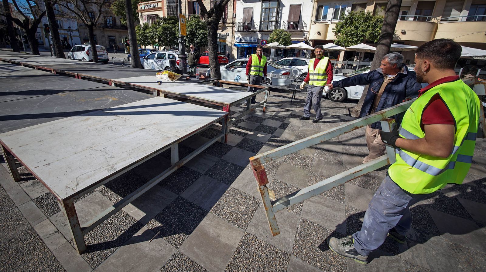 Comienza el montaje de los palcos de la Semana Santa 2023