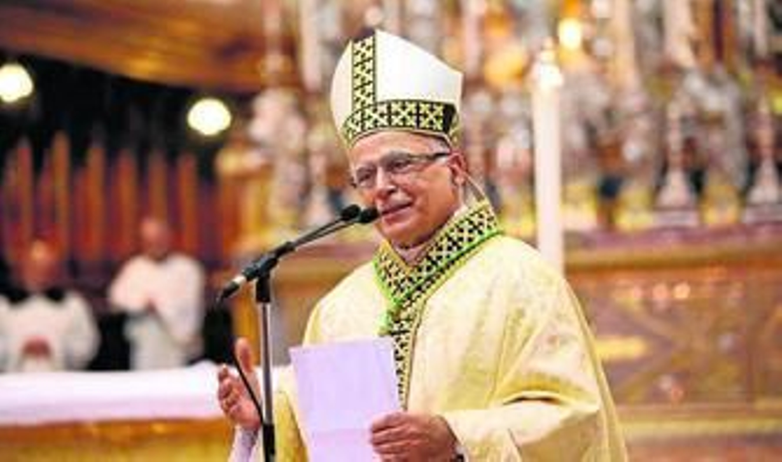 Carmel Zammit, obispo de Gibraltar.